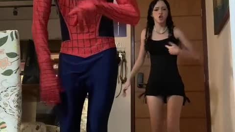 Homem aranha dançando piseiro