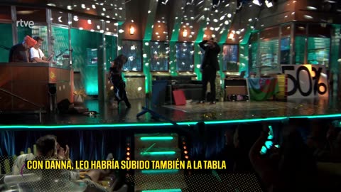 Danna canta My heart will go on, la canción de Titanic
