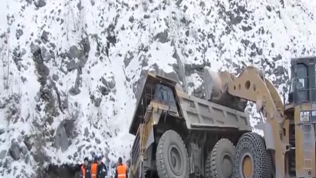 Dangerous dump truck control skills