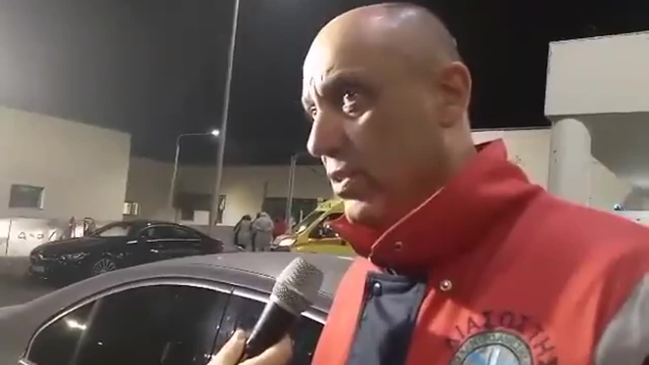 Γιάννης Γούλας: 35 ασθενοφόρα μεταφέρουν στα νοσοκομεία τραυματίες από το τρένο