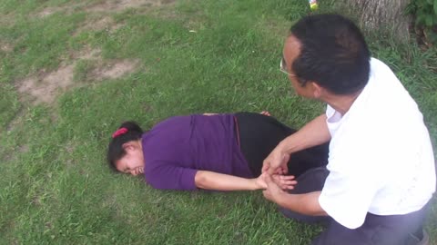 Luodong Massages Mexican Mother On The Grass