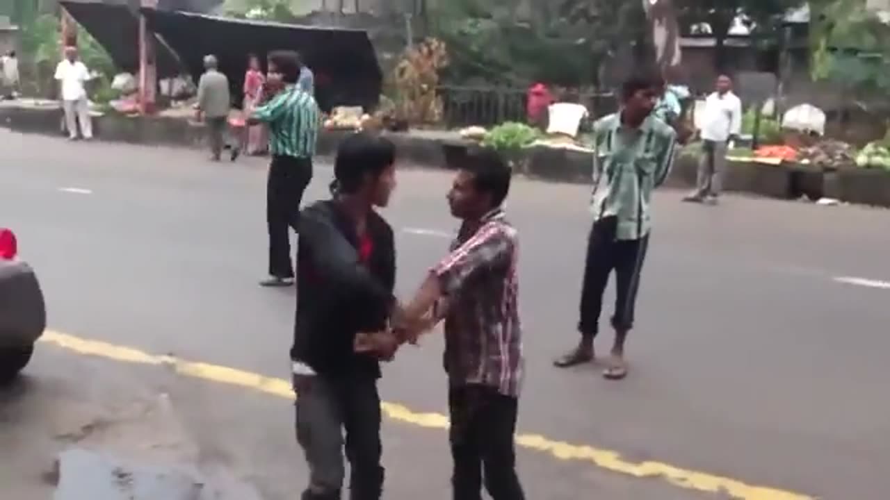 Funny Fight of Two Young Men || Street Fight || Road Side Fight