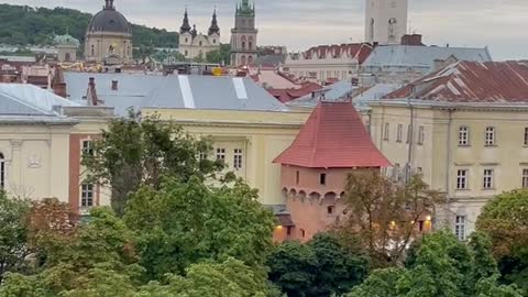 Ukrainian Singers started to sing National Anthem when air siren sounded in Lviv