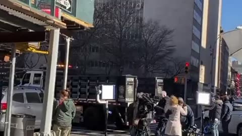 Happening NOW—NYPD is setting up barricades outside Manhattan Criminal Court ahead of Trump arrest.