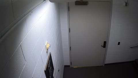 7043CVCLLStair48_2021-01-05_05h00min00s497ms.mp4