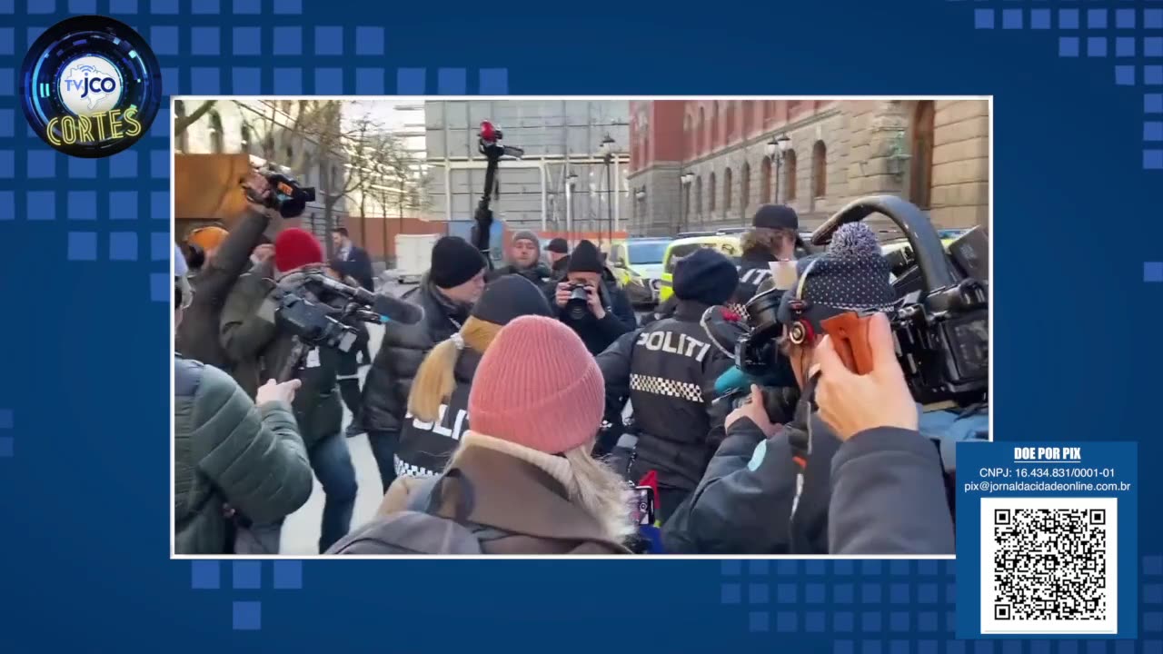 Em cena com suspeita de 'teatro armado', Greta é presa, de novo, durante protesto