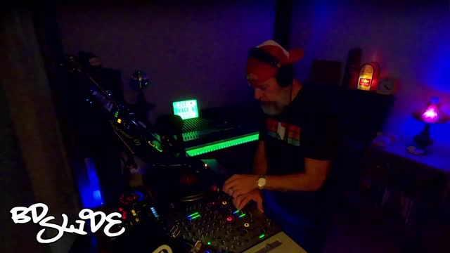 BD Slide - Vibrational Healing Through Pounding Bass - Live 11/8/22 - House Music DJ - Vinyl