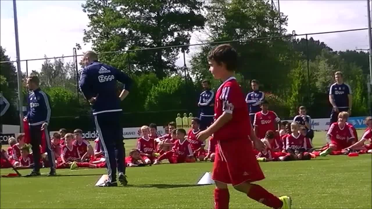 Yaya wint Ajax clinic 1v1