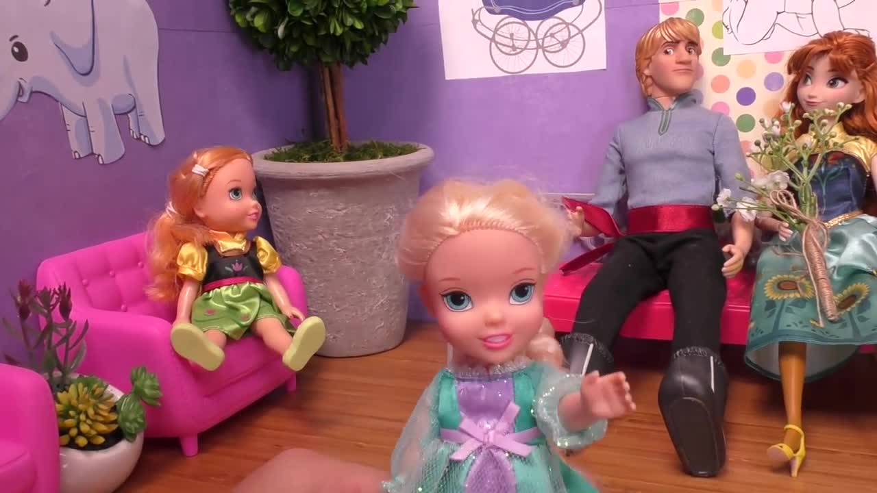 Baby is born ! Elsa & Anna toddlers - what is the name ?