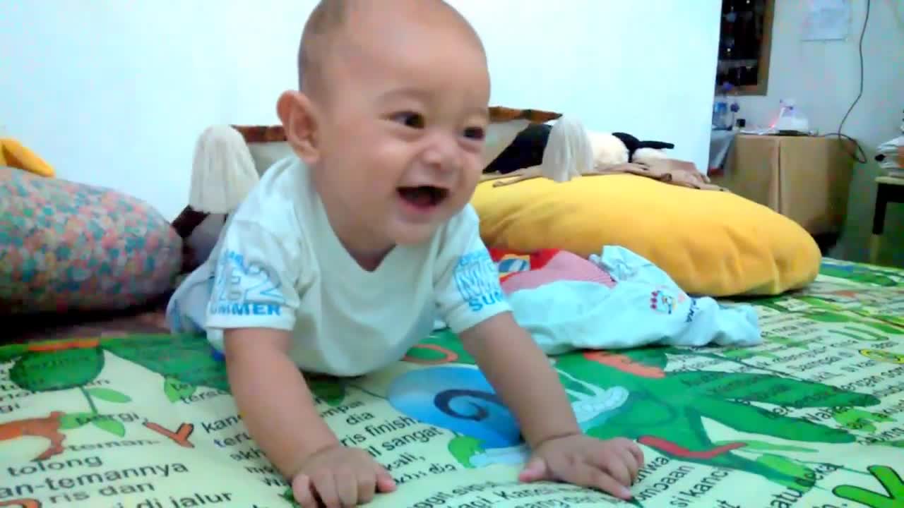 Bayi Ketawa Lucu / Baby Funny Laugh