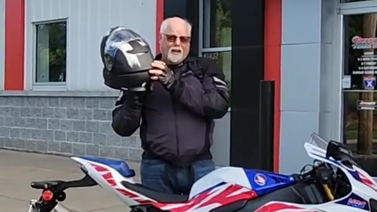 61 YEAR OLD GUY BUYS HONDA FIREBLADE RACE BIIKE