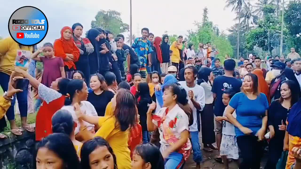 Rhythm of DOPANG, all spectators joined in the dance&Old and young joined in the LOMBOK EMPIRE dance