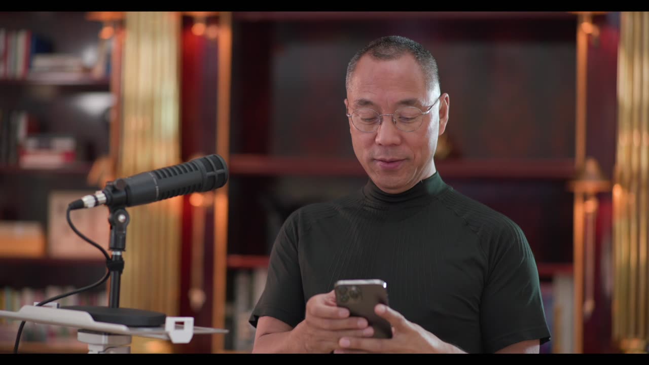 20220812文贵先生直播：中共外斗内斗都是伤民，中共所有的对外动作都是配合内斗，习就要端掉曾的老窝了！看七哥手势，中共必亡！