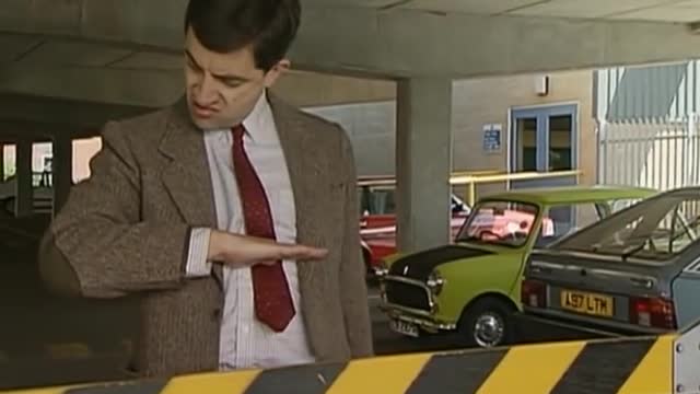 Car Park Chaos - Funnny Clip - Mr Bean Official