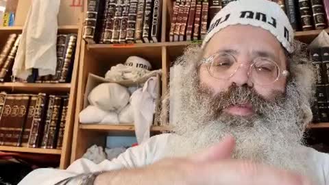 התקינו שיהיו מניחין אותה בבית חמיה עשירות עושות אותה קלתות של כסף ושל - שיר נ נח מסכת כתובות דף פב