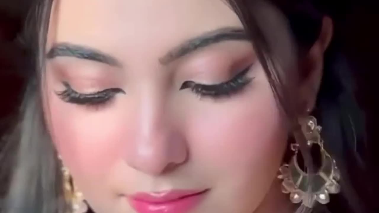 Hania Amir inspired makeup