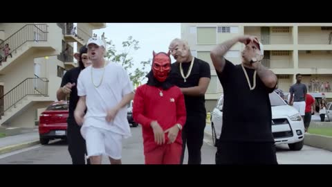 Arcangel x Bad Bunny X Dj Luian X Mambo Kingz - Tu No Vive Asi [Video oficial]