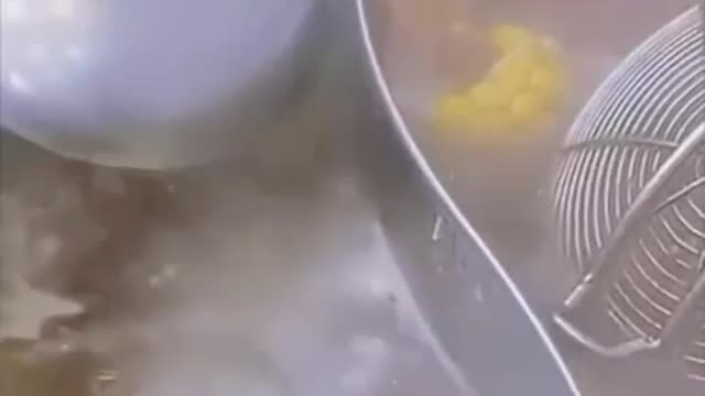 crab eats in pan