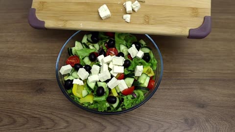 The most delicious Greek salad! Very simple, fast and useful!