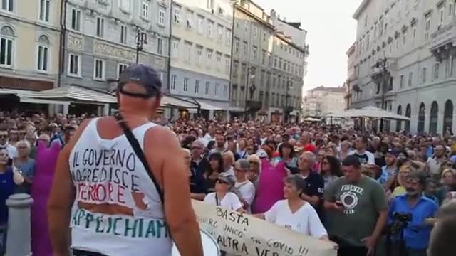 Proteste a Trieste del 23-07-2021 contro dittatura sanitaria, parte 2. Covid creato per i vaccini