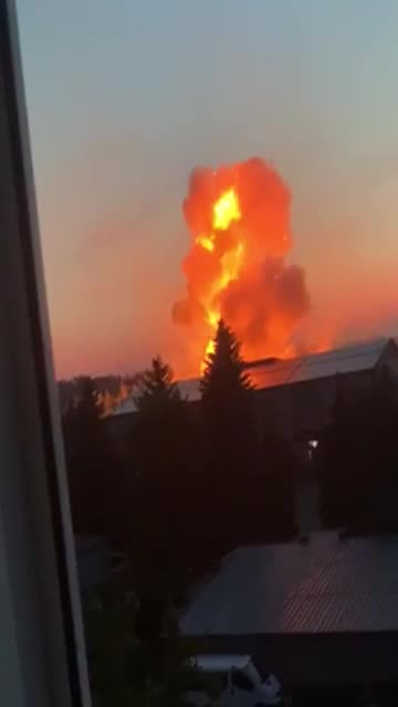 Útok kamikadze dronu Geran na ukrajinské pozice u obce Veliký Burluk v Charkovské oblasti