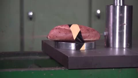 Extruding Nutella with 2000 bars / 29000 Psi Using Hydraulic Press