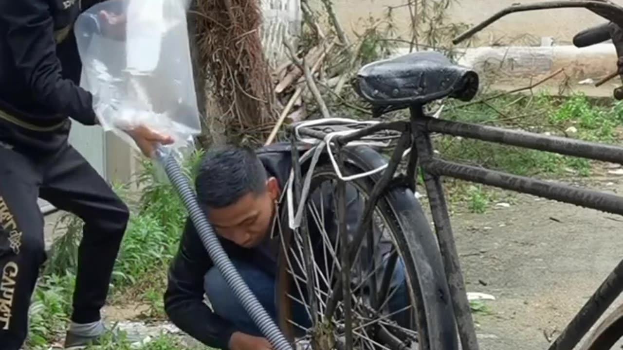 Cycle tyre aur filling funny video