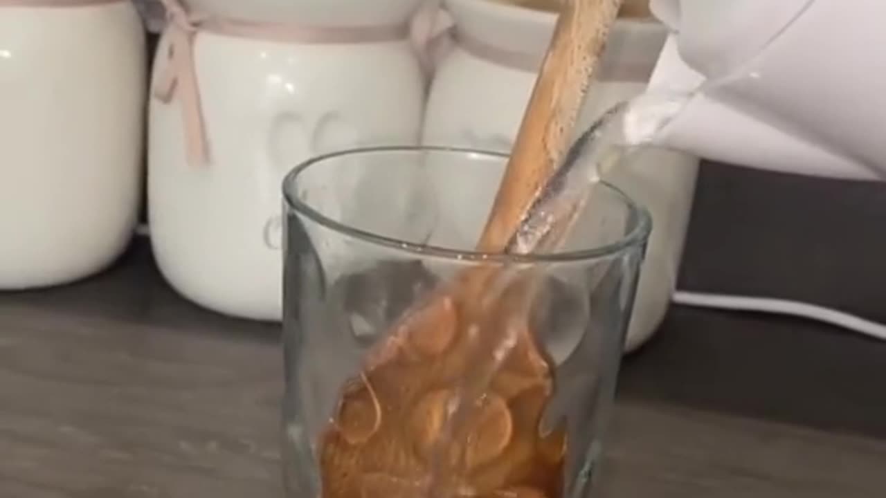 Lifehack an easy way to clean a spoon