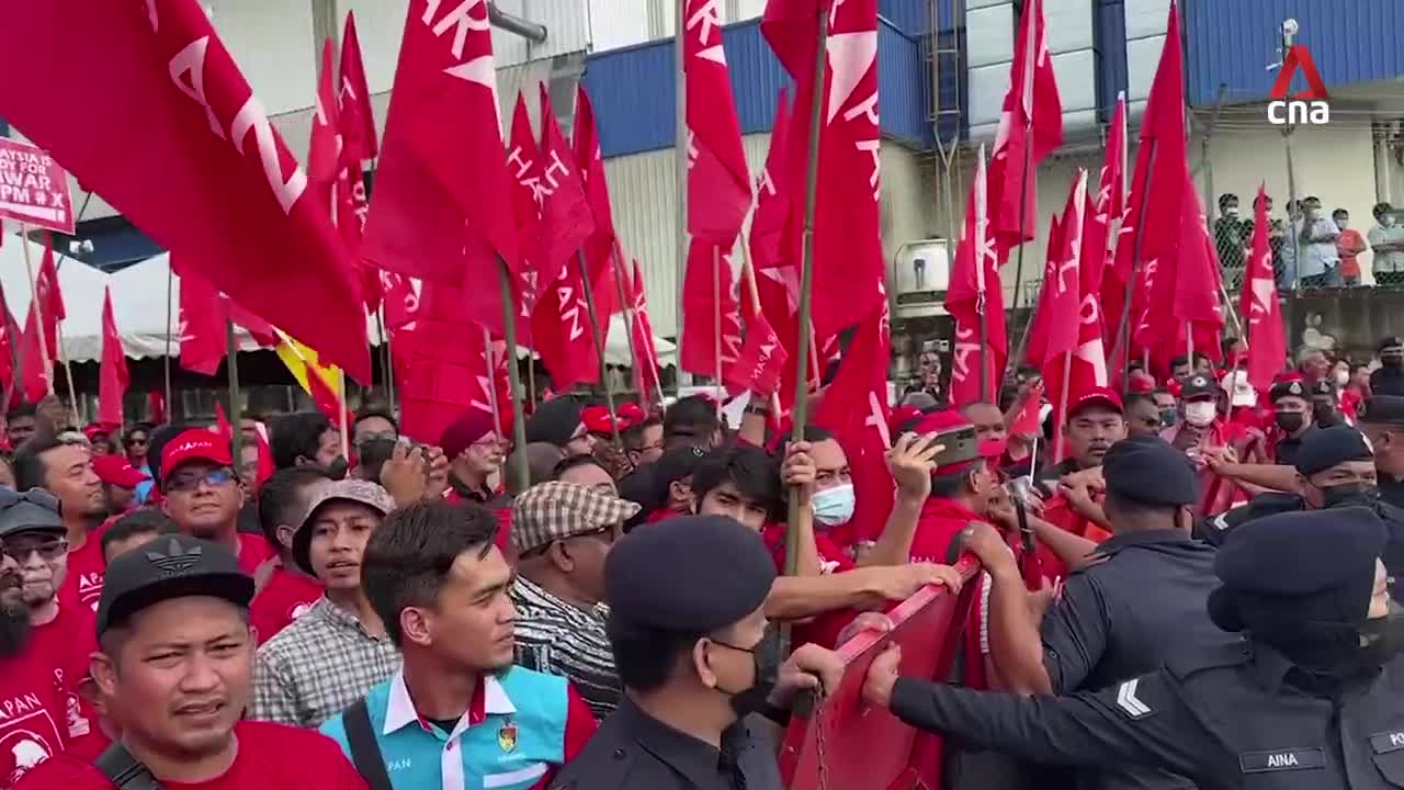 Malaysia GE15: Supporters show up in force at nomination centres