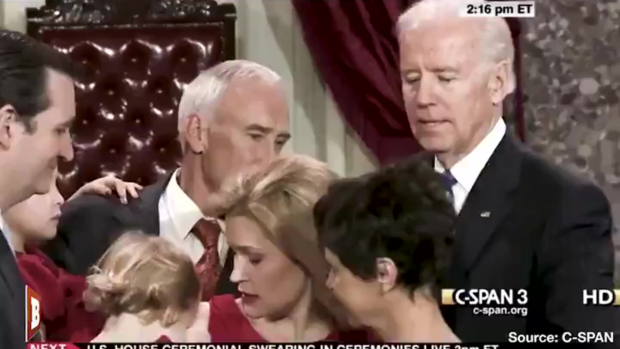 ▶ EXTRAIT-RQ (26 mars 2023) : Biden squeezes, grabs, rubs & snifs...