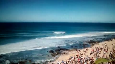 Surfer Mick Fanning is attacked by shark - Surfing World