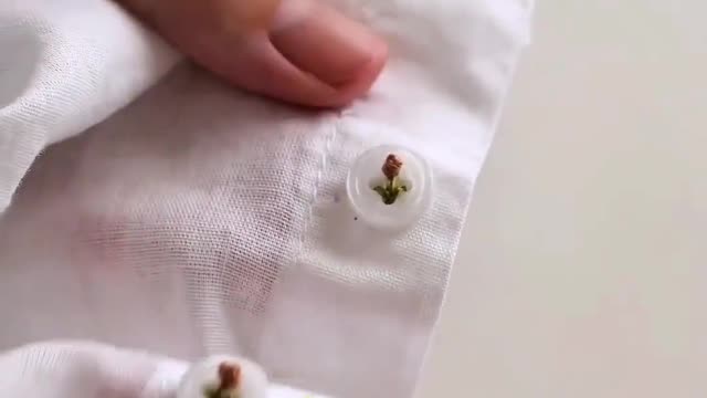 A little flower for your shirt button