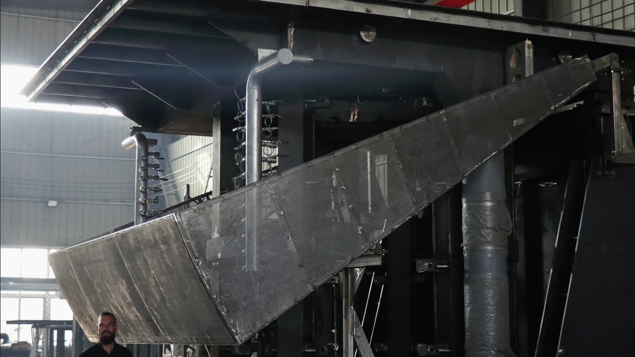 Large-capacity furnace body requires a strong rigid structure, which is safer.