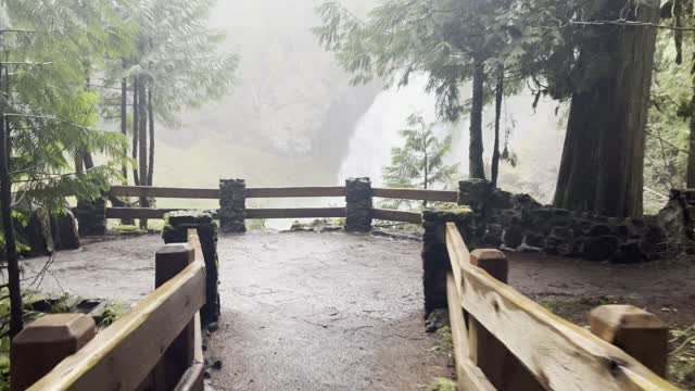 Approach to Sahalie Falls – McKenzie River – Central Oregon – 4K