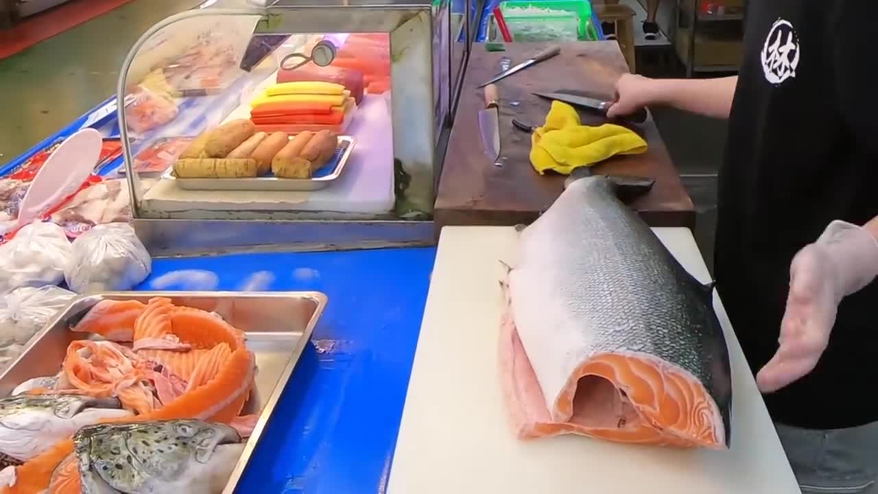 How To Fillet a Whole Salmon | Sashimi & Sushi -Taiwanese street food