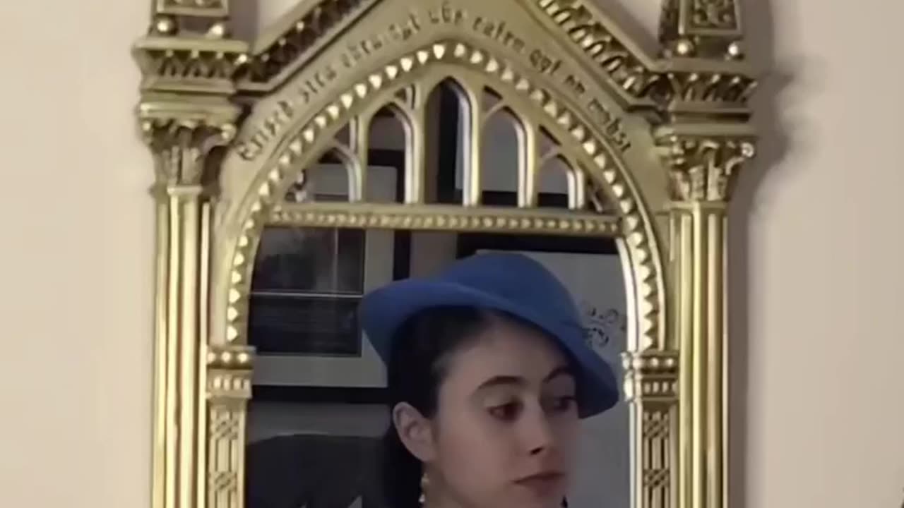 My mirror is a flirt. #harrypotter #shorts #fleurdelacour #harrypottercosplay