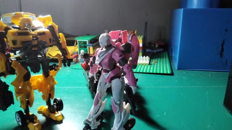 Bumblebee and arcee vs shatter