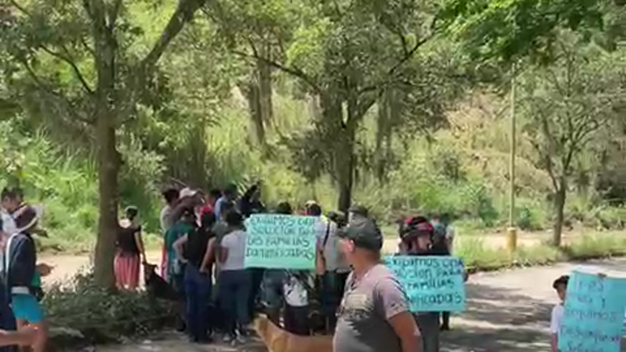 VIDEO: Una vivienda en Asomiflor se desplomó, dejando a varias familias damnificadas.