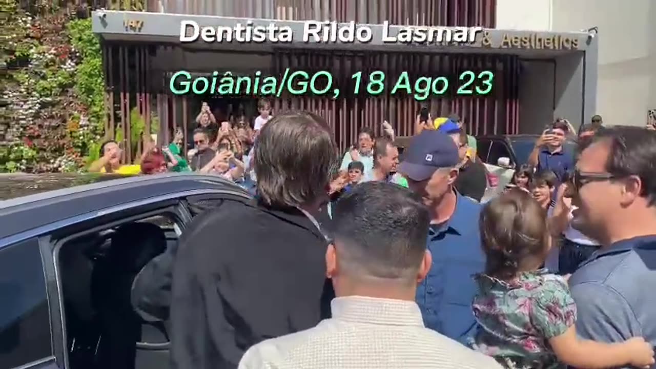 Bolsonaro vai ao dentista em Goiânia é recebido por apiadores