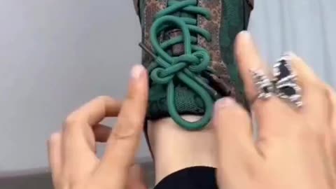 A cool way to tie shoes