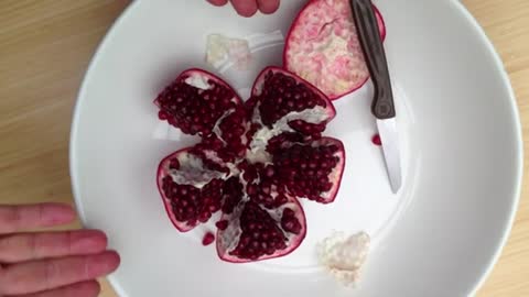 How to open a pomegranate without making a mess