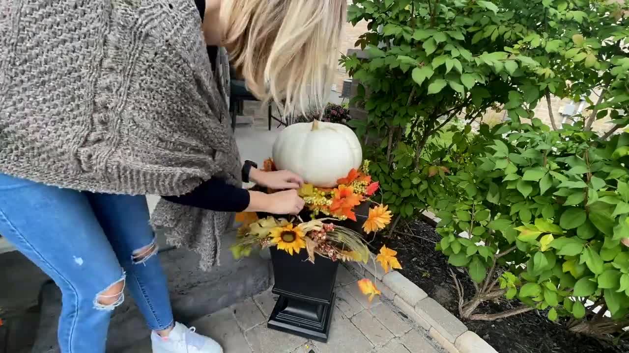 How To Put Together A Simple Fall Planter Decoration