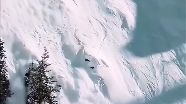 Extreme avalanche escape#skiing #skier