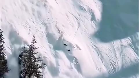 Extreme avalanche escape#skiing #skier