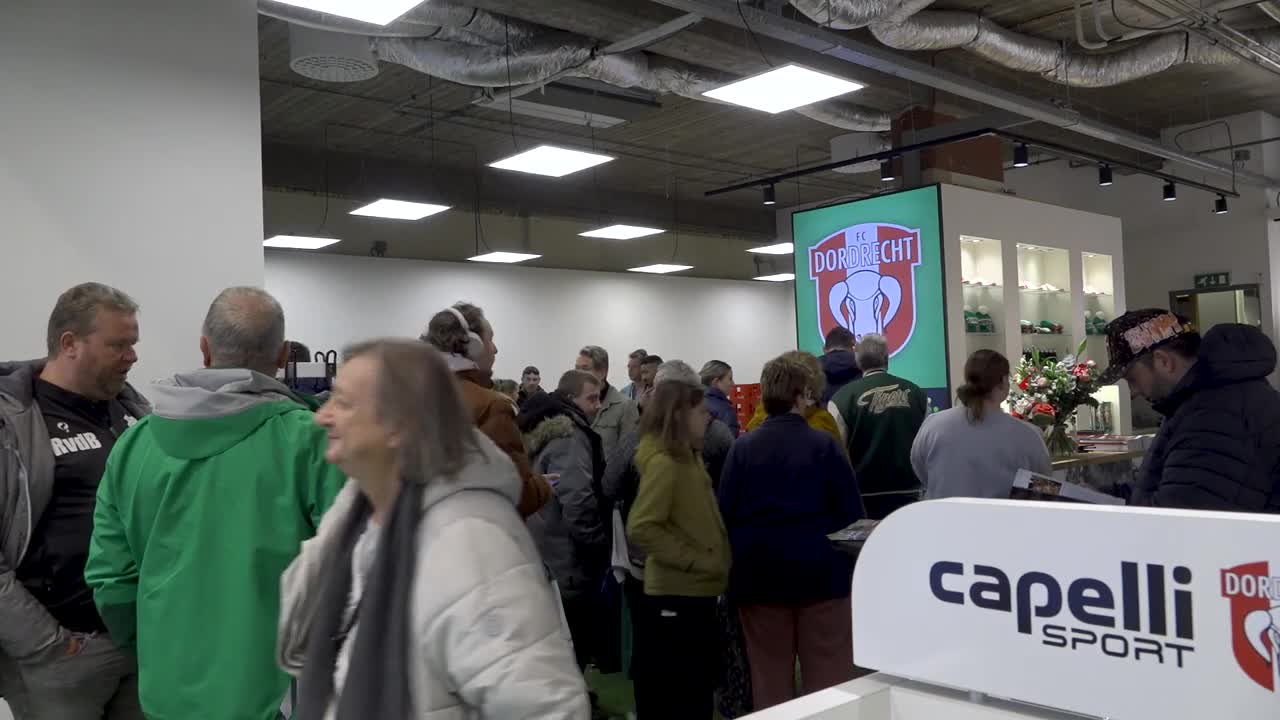 Fanshop FC Dordrecht in de binnenstad geopend