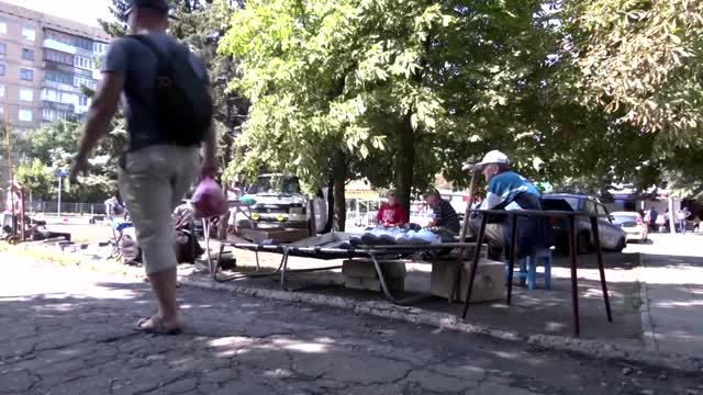 Some Kramatorsk residents sell belongings for food