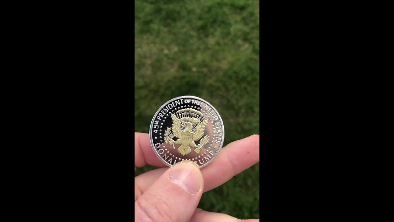 GOLD AND SILVER PLATED PRESIDENT TRUMP 2020 COIN