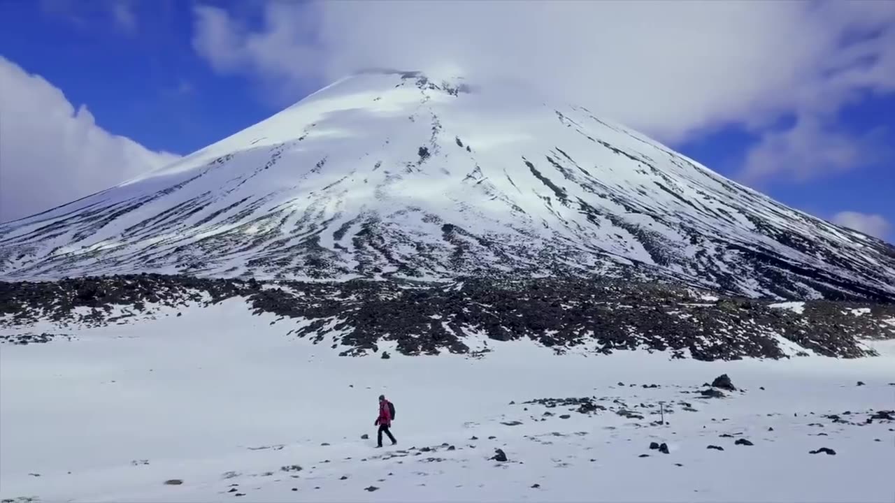 5 People Who Fell Into Volcanoes
