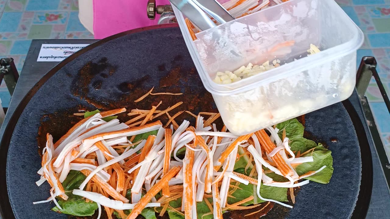 Exquisite Thai Crêpe: Authentic Recipe! 🥗🦀 | Irresistible Toppings! 😍