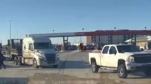 Canadian Truckers and Supporters Protesting - Freedom Convoy 🇨🇦